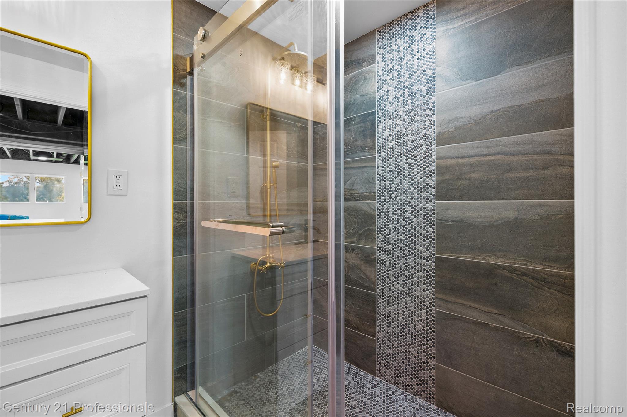 Davisburg, Michigan, 48350, United States, 5 Bedrooms Bedrooms, ,4 BathroomsBathrooms,Residential,For Sale,1982233