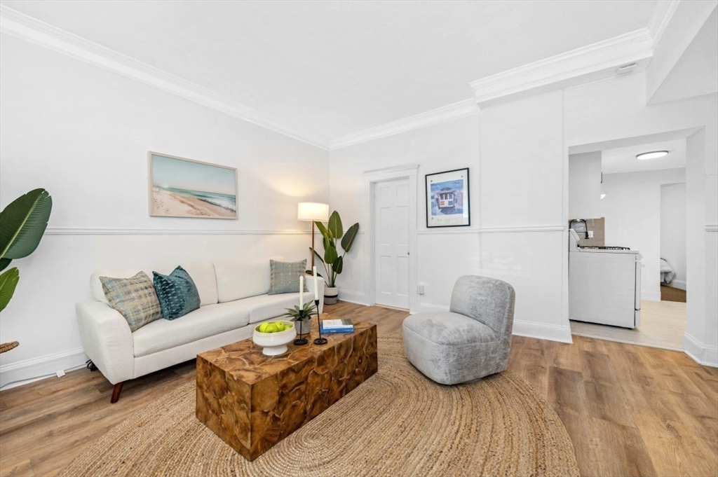 Boston, Massachusetts, 02115, United States, 2 Bedrooms Bedrooms, ,1 BathroomBathrooms,Residential,For Sale,1889916