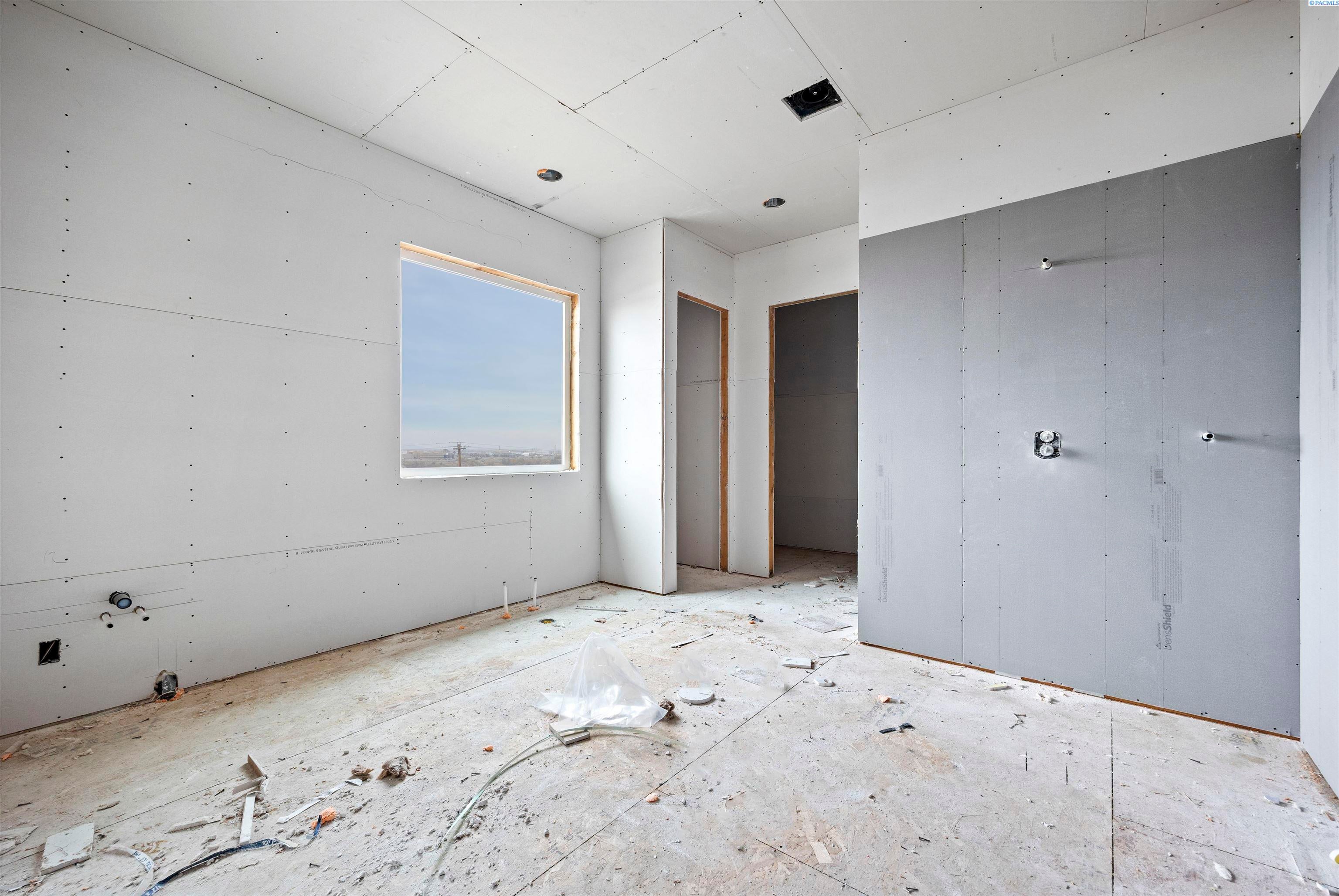 Pasco, Washington, 99301, United States, 4 Bedrooms Bedrooms, ,2 BathroomsBathrooms,Residential,For Sale,1978072