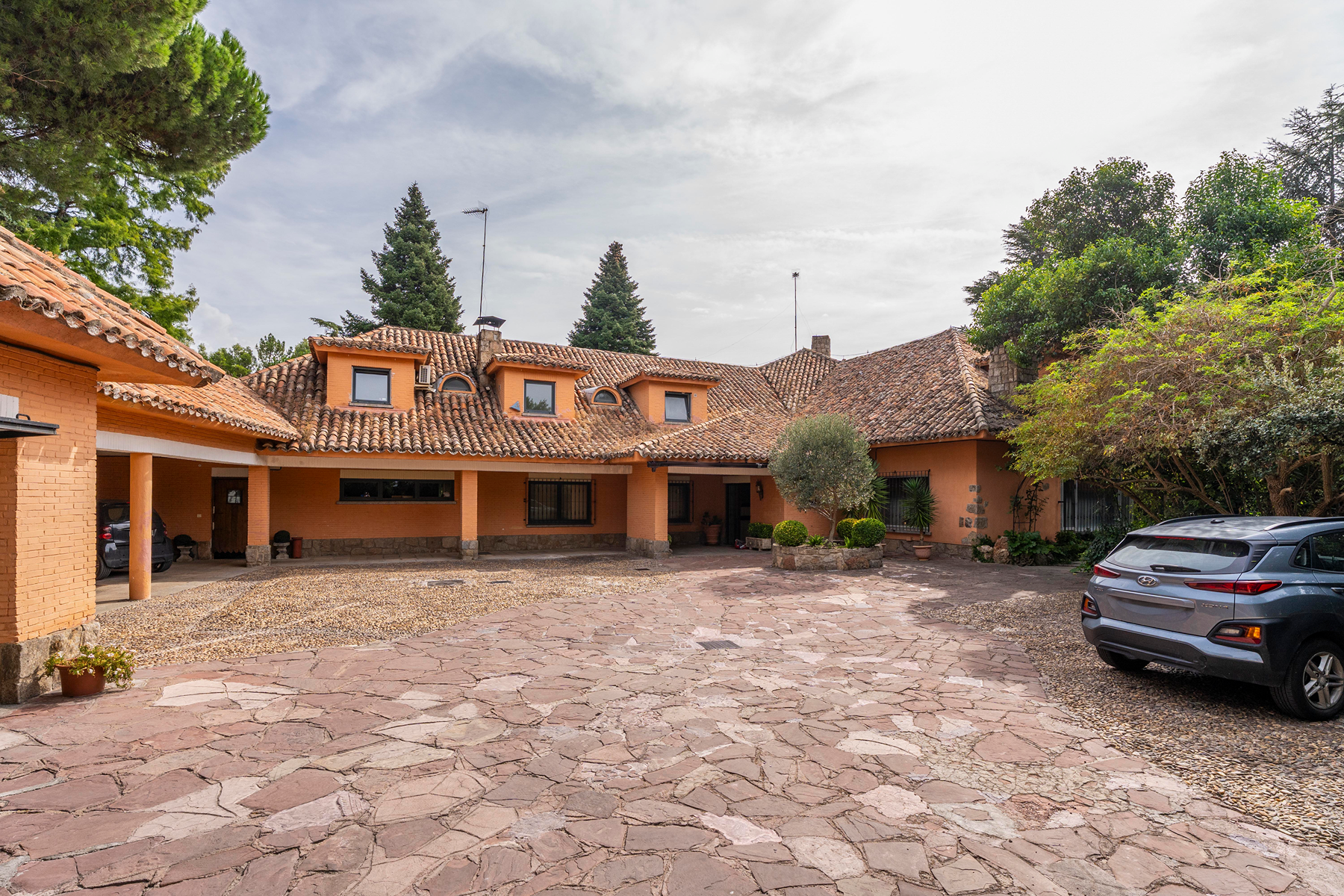  1,695 m² residence on a 4,873 m² plot in Puerta de Hierro - 物件實景