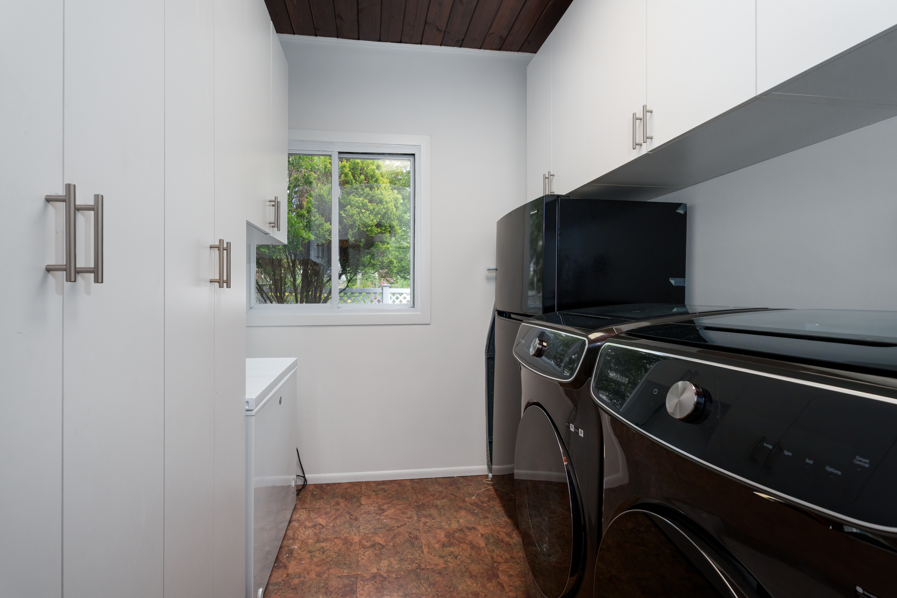  Coveted Western Section Mid-Century Modern Home with an Adaptable Floor Plan - 物件實景