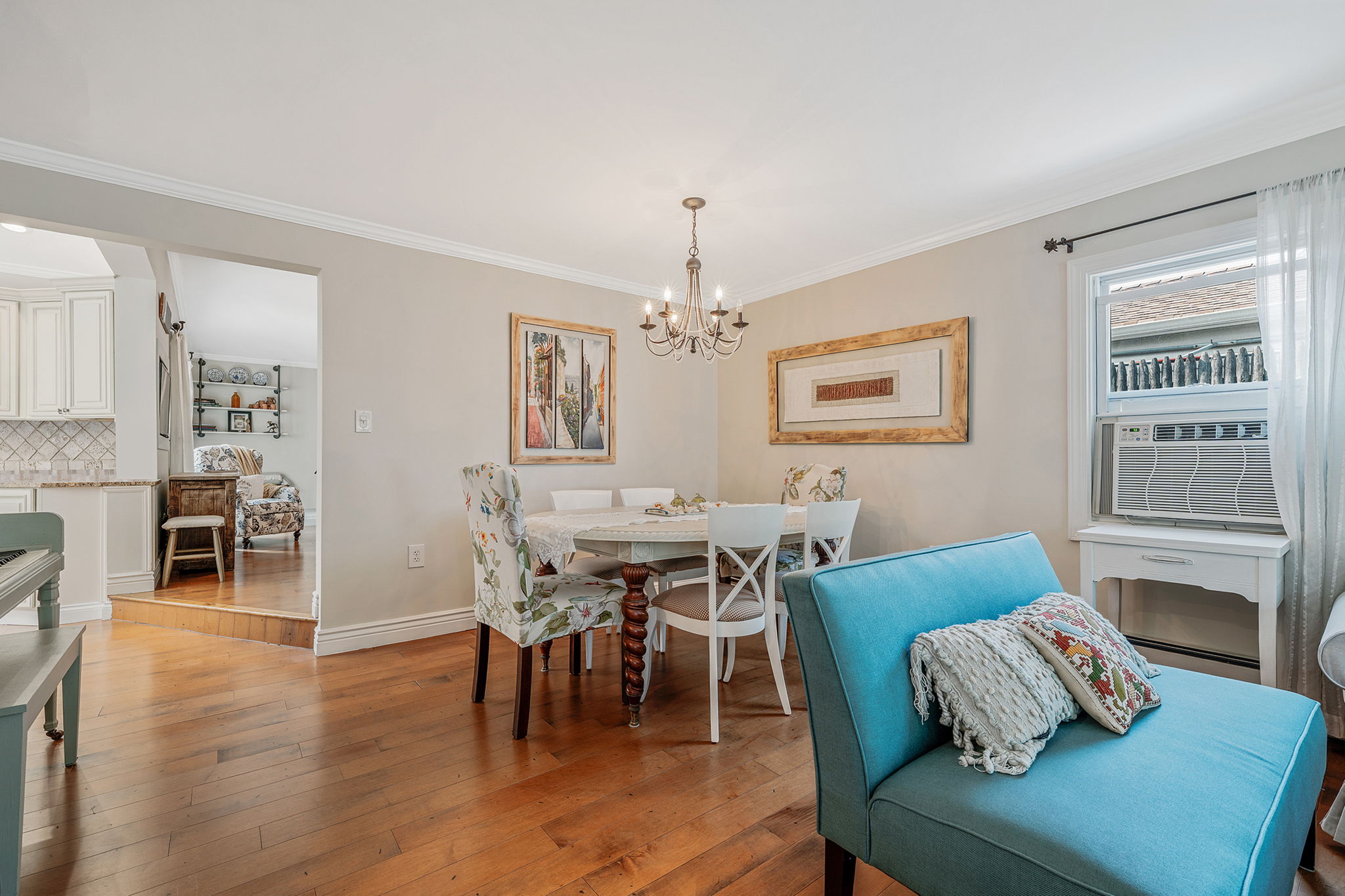 Babylon, New York, 11702, United States, 4 Bedrooms Bedrooms, ,2 BathroomsBathrooms,Residential,For Sale,1905620