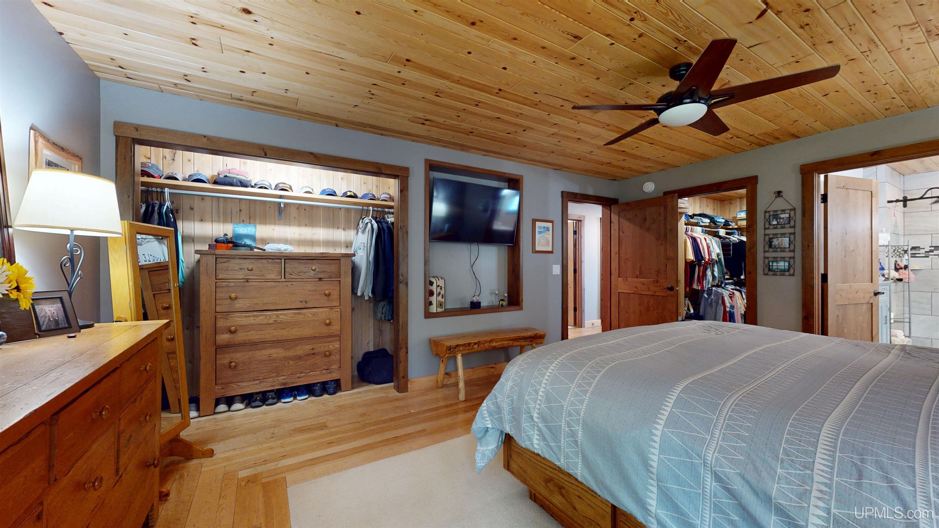 Marquette, Michigan, 49855, United States, 2 Bedrooms Bedrooms, ,4 BathroomsBathrooms,Residential,For Sale,1892873