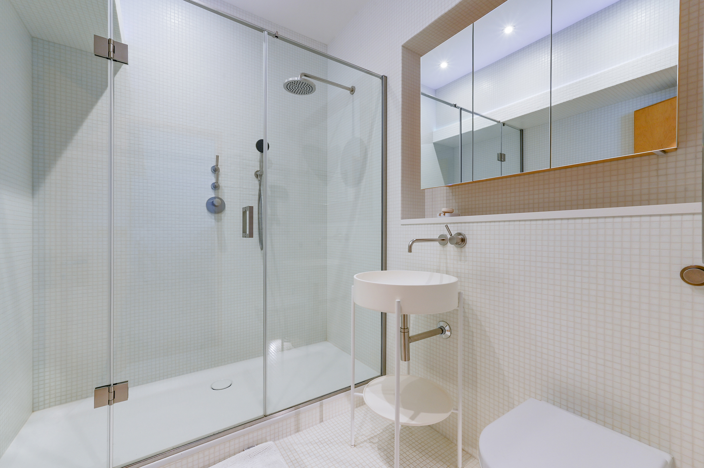  An architectural house on The Bishops Avenue with an indoor-outdoor pool - 物件實景