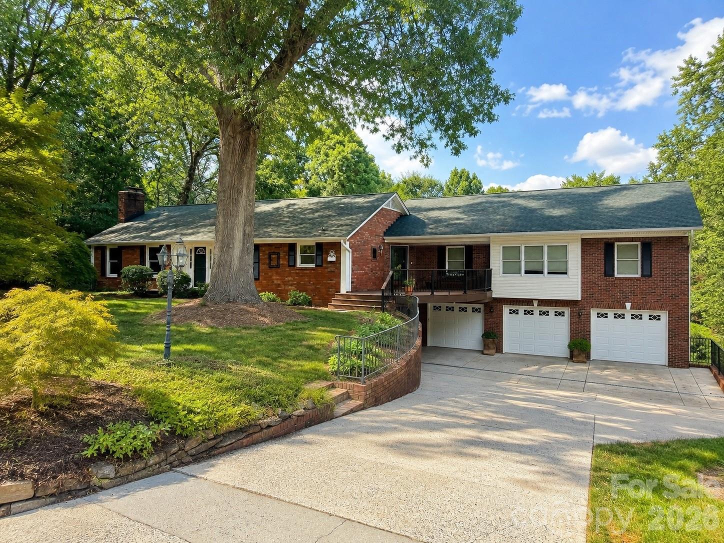 36th Ave, Hickory, NC 28601