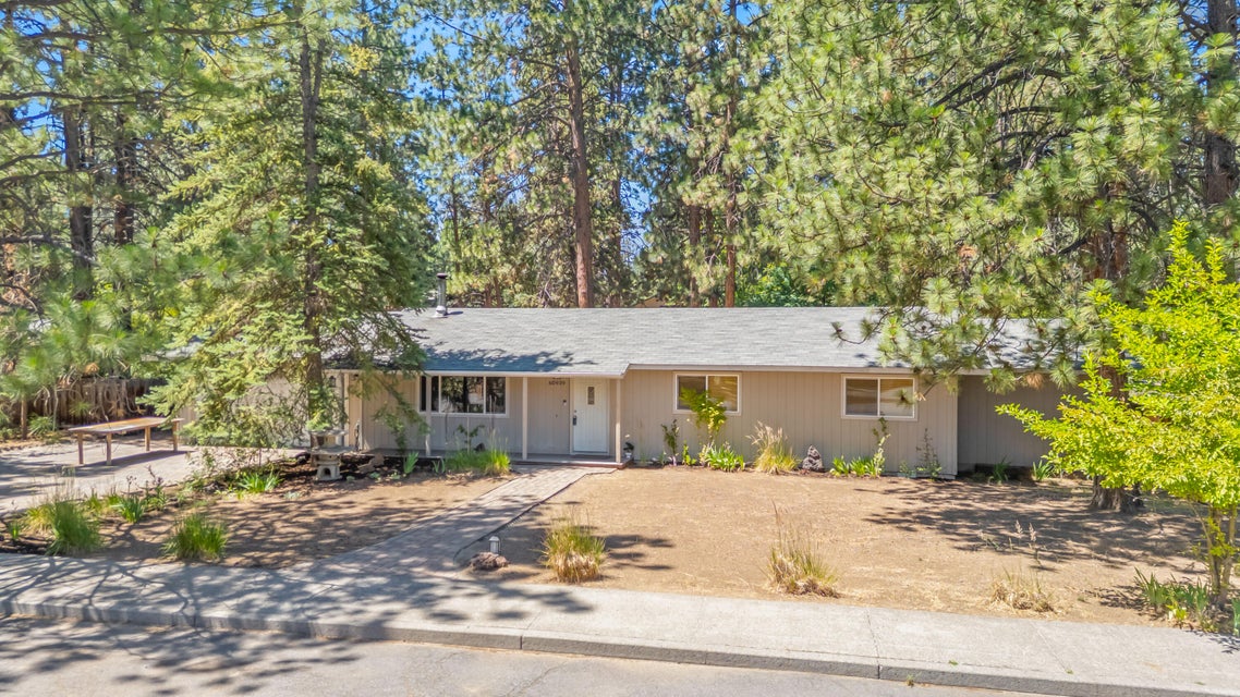Bend, Oregon, 97702, United States, 3 Bedrooms Bedrooms, ,2 BathroomsBathrooms,Residential,For Sale,1891060