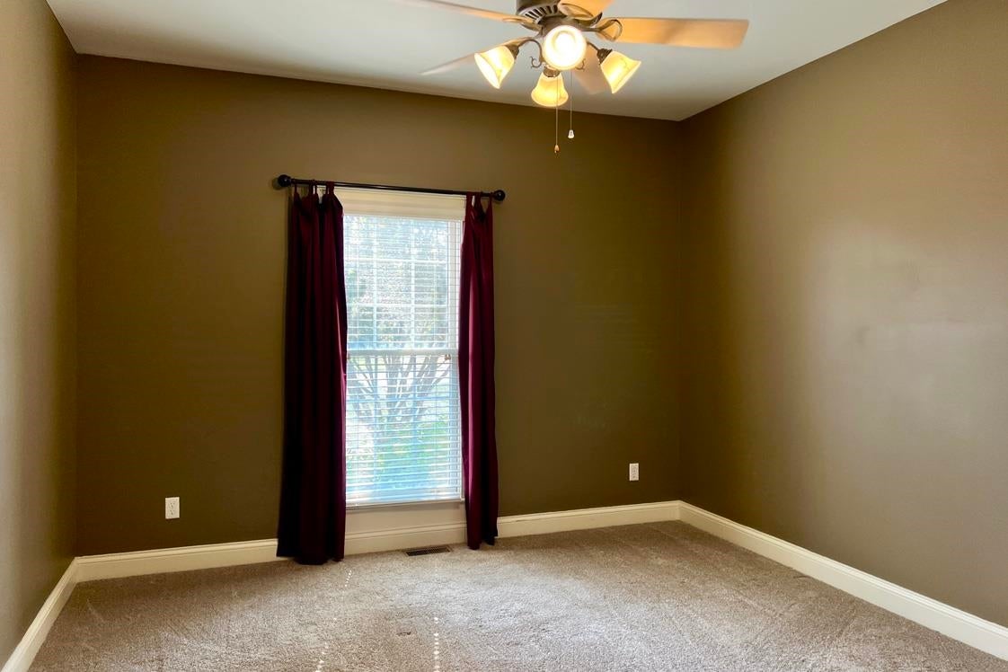 Franklin, Kentucky, 42134, United States, 4 Bedrooms Bedrooms, ,3 BathroomsBathrooms,Residential,For Sale,1941979