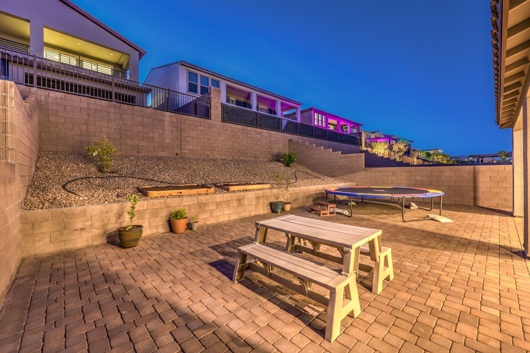  Beautifully Upgraded 2-Story Home in a Gated Community in Summerlin West - 物件實景