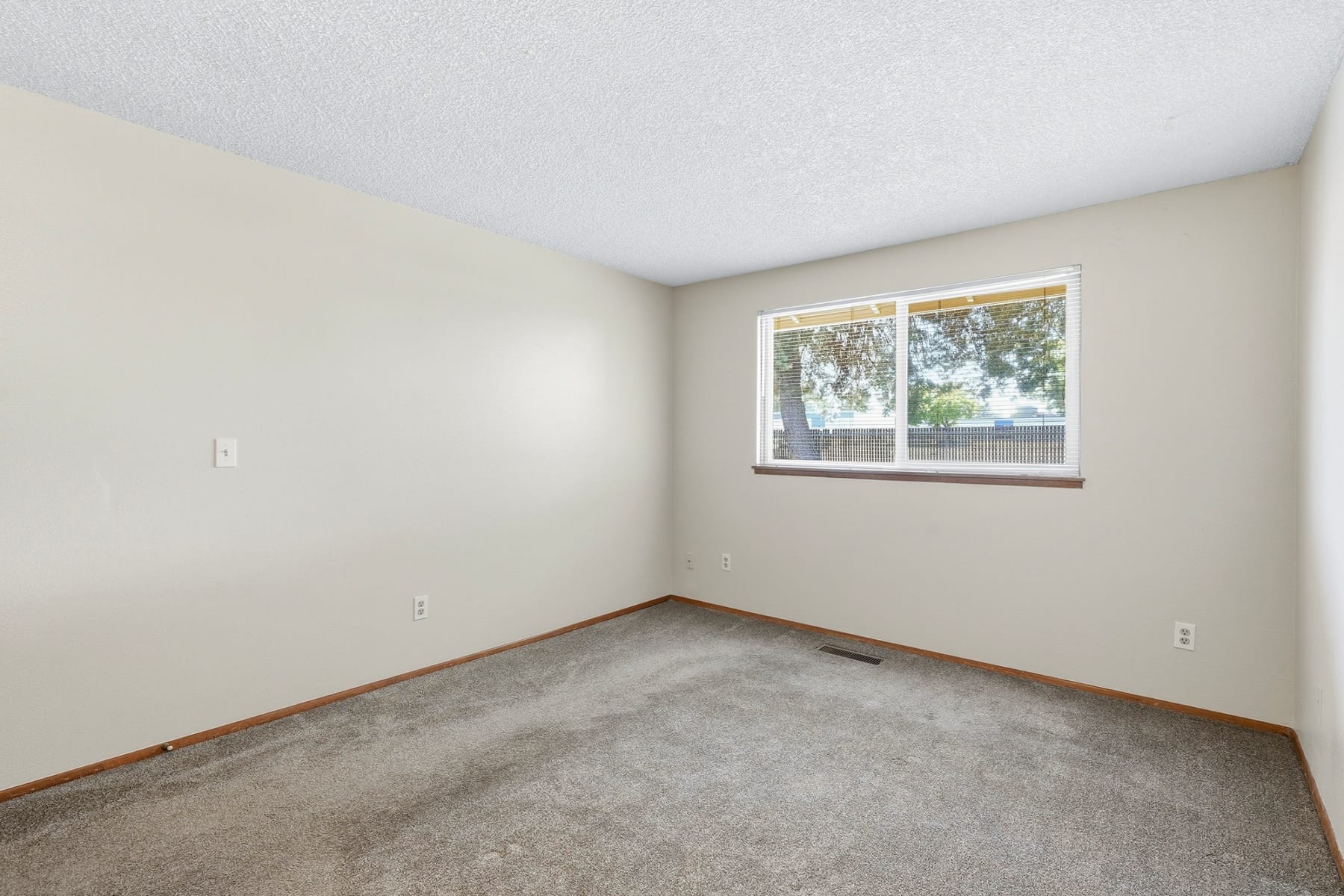  2986 SE BLUE BIRD DR Hillsboro, OR 97123 - 物件實景