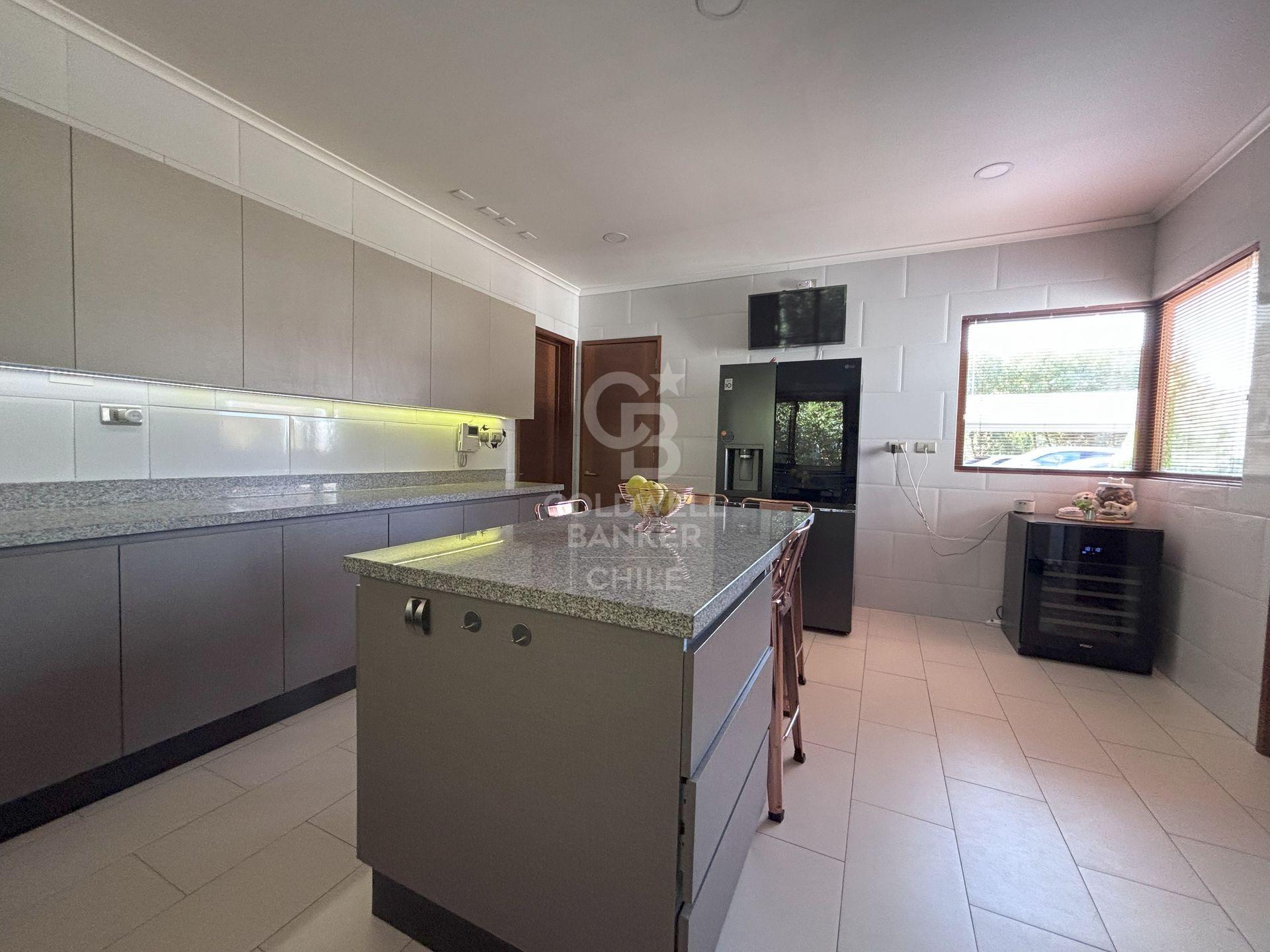 Colina, Chile, 4 Bedrooms Bedrooms, ,6 BathroomsBathrooms,Residential,For Sale,1776759