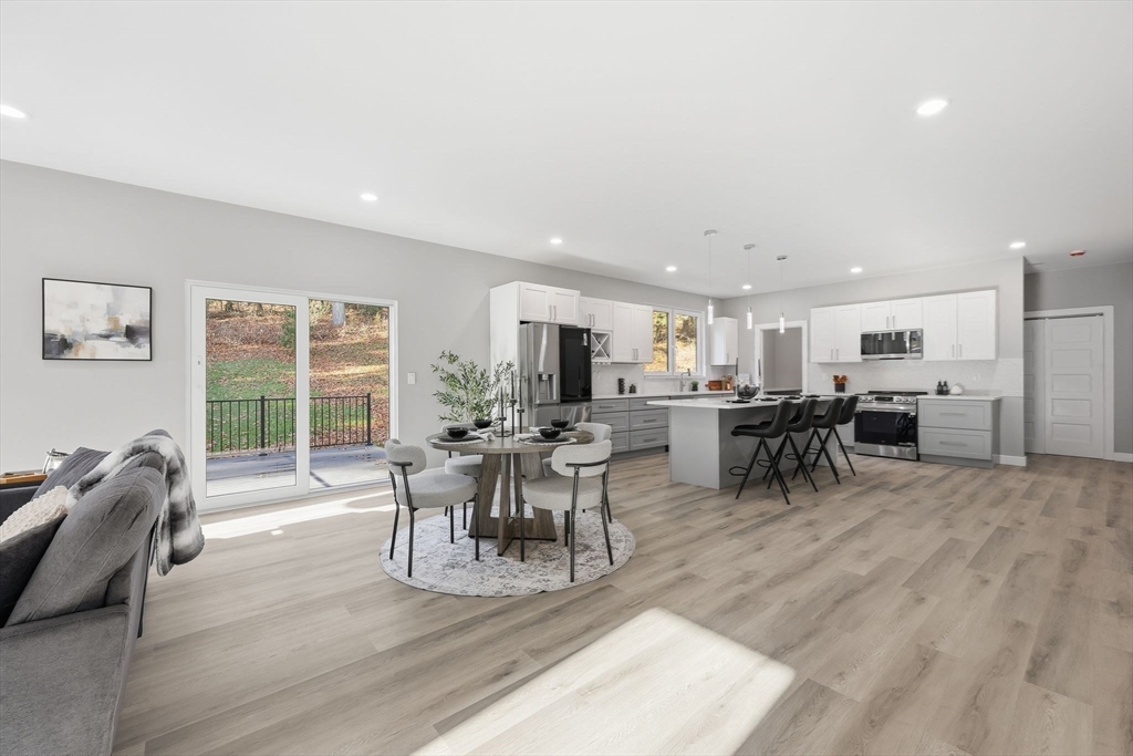 Holyoke, Massachusetts, 01040, United States, 3 Bedrooms Bedrooms, ,3 BathroomsBathrooms,Residential,For Sale,2003415