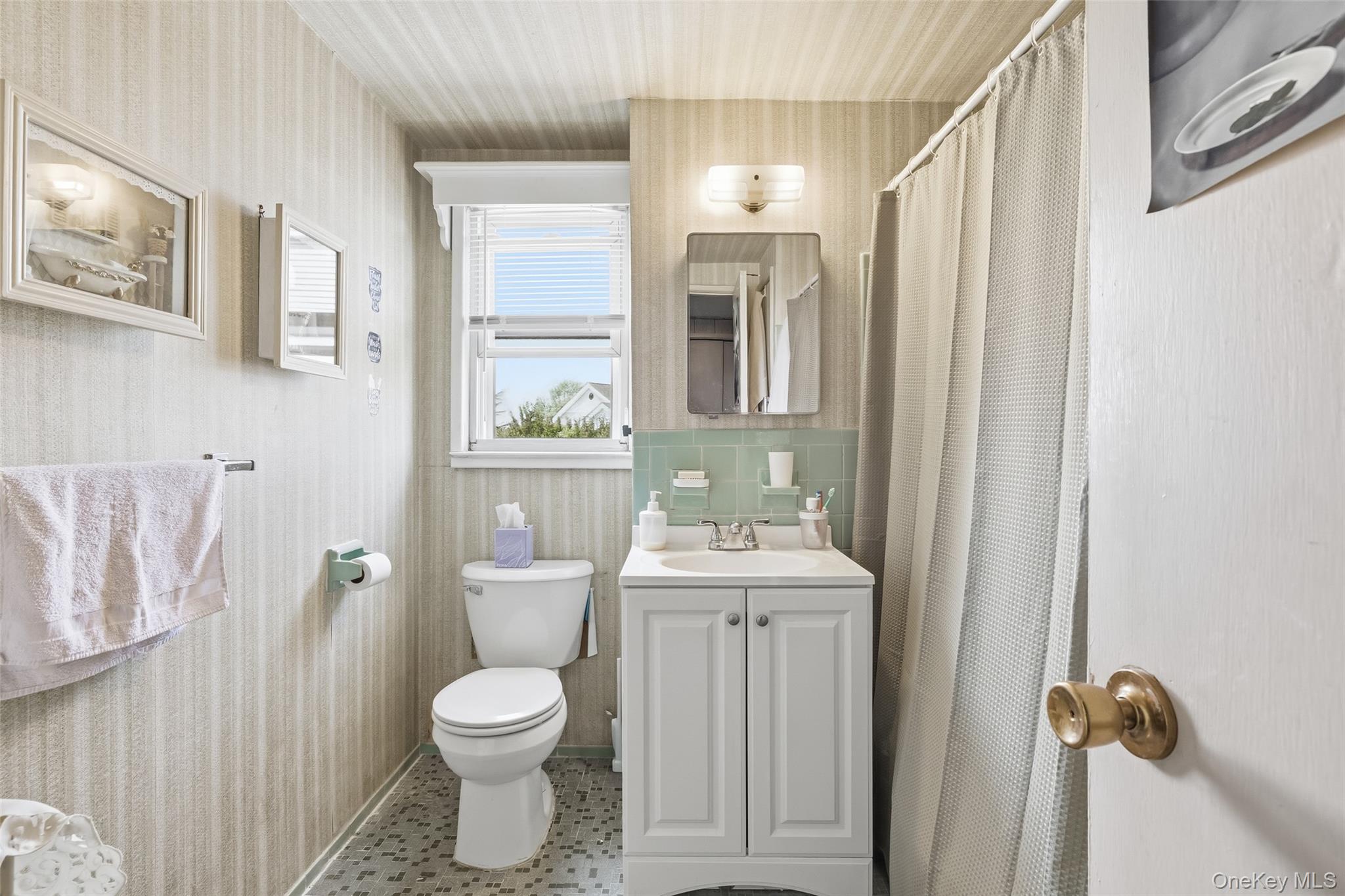 Seaford, New York, 11783, United States, 3 Bedrooms Bedrooms, ,2 BathroomsBathrooms,Residential,For Sale,2048212