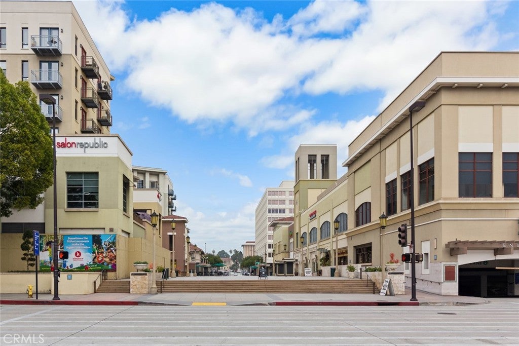 395 S Oakland Avenue #101, Pasadena, California, 91101, United States, 3 Bedrooms Bedrooms, ,2 BathroomsBathrooms,Residential,For Sale,395 S Oakland Avenue #101,1679345