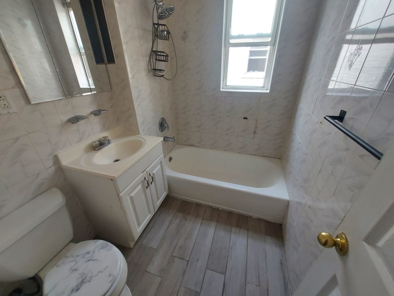 Brooklyn, New York, 11212, United States, 6 Bedrooms Bedrooms, ,2 BathroomsBathrooms,Residential,For Sale,1899398