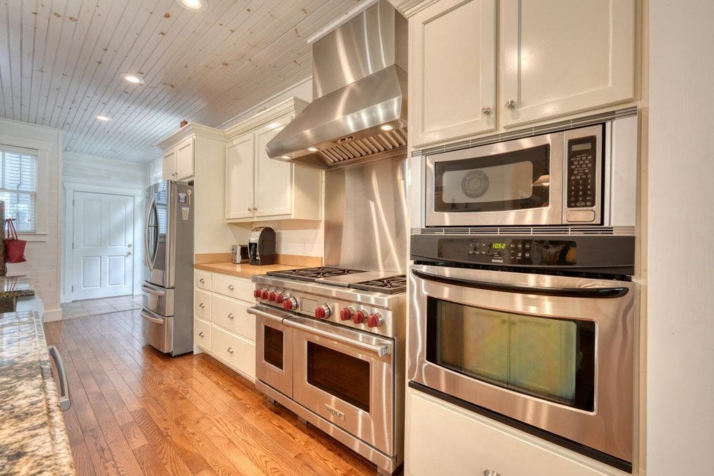 Blairsville, Georgia, 30512, United States, 5 Bedrooms Bedrooms, ,6 BathroomsBathrooms,Residential,For Sale,1901332