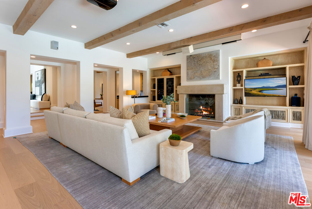 Beverly Hills, California, 90210, United States, 6 Bedrooms Bedrooms, ,8 BathroomsBathrooms,Residential,For Sale,1926509