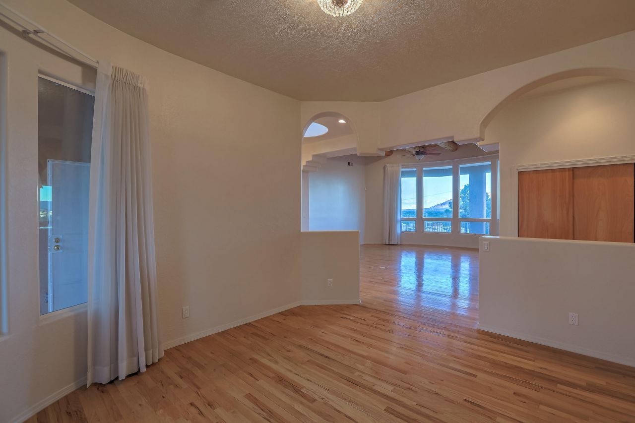 Albuquerque, New Mexico, 87105, United States, 3 Bedrooms Bedrooms, ,4 BathroomsBathrooms,Residential,For Sale,1947085