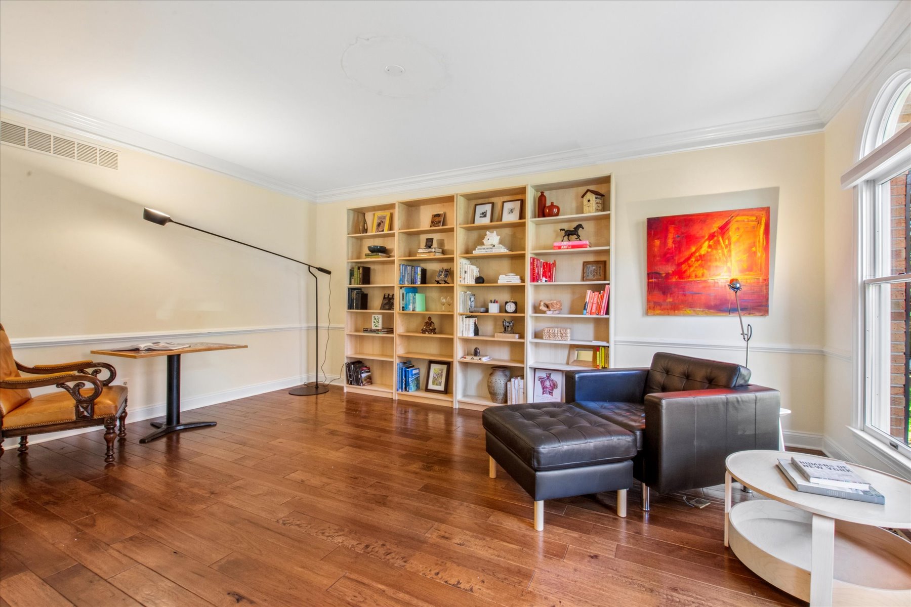  Distinctive Colonial Home Located in Well-Established Neighborhood - 物件實景