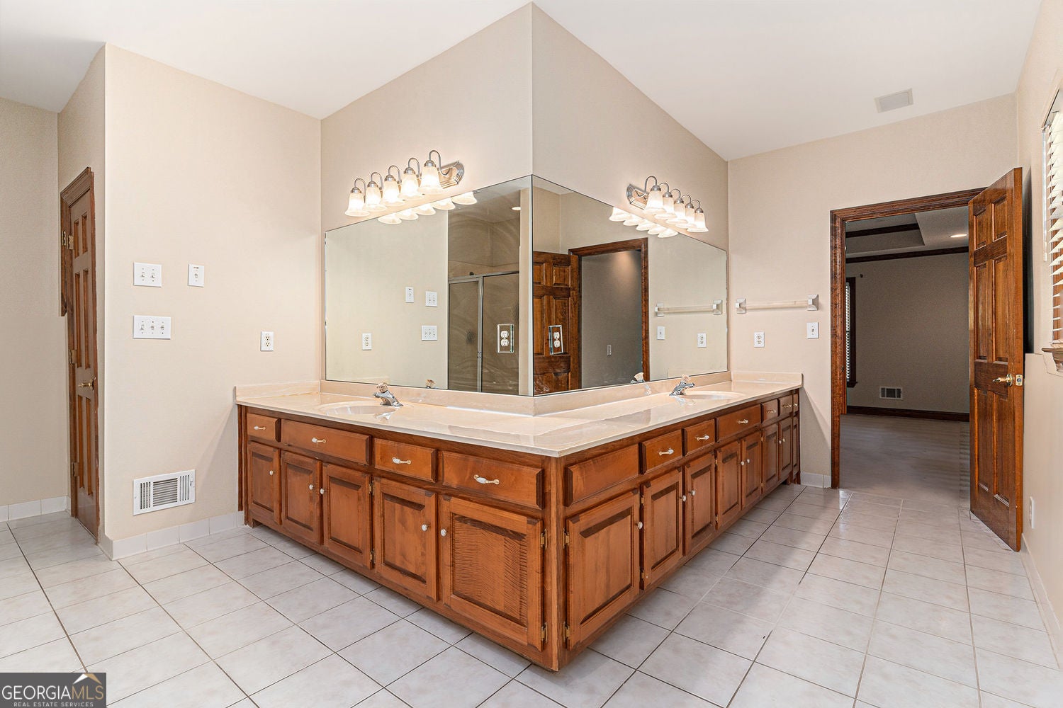 McDonough, Georgia, 30252, United States, 5 Bedrooms Bedrooms, ,6 BathroomsBathrooms,Residential,For Sale,1869164