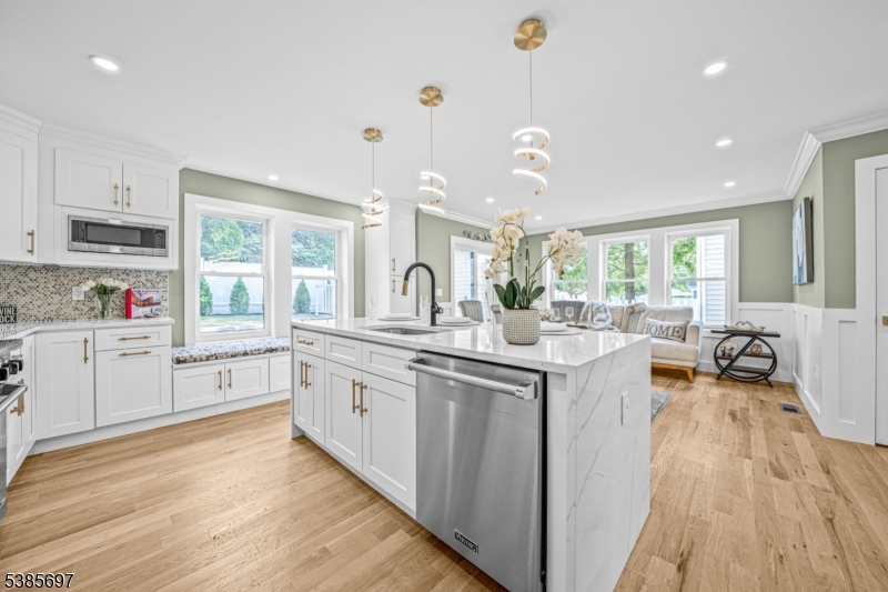 Maplewood Twp., New Jersey, 07040, United States, 4 Bedrooms Bedrooms, ,4 BathroomsBathrooms,Residential,For Sale,1950827