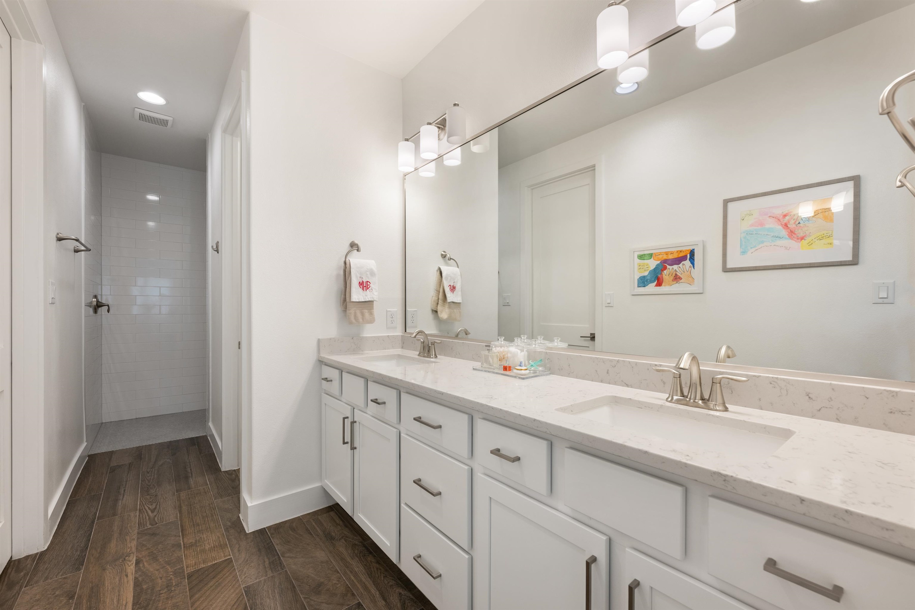 Meadowlakes, Texas, 78654, United States, 5 Bedrooms Bedrooms, ,4 BathroomsBathrooms,Residential,For Sale,1796370
