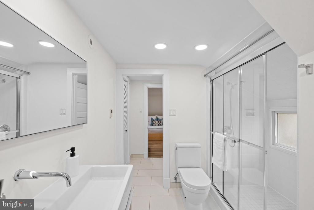 Washington, District of Columbia, 20007, United States, 4 Bedrooms Bedrooms, ,3 BathroomsBathrooms,Residential,For Sale,1975230