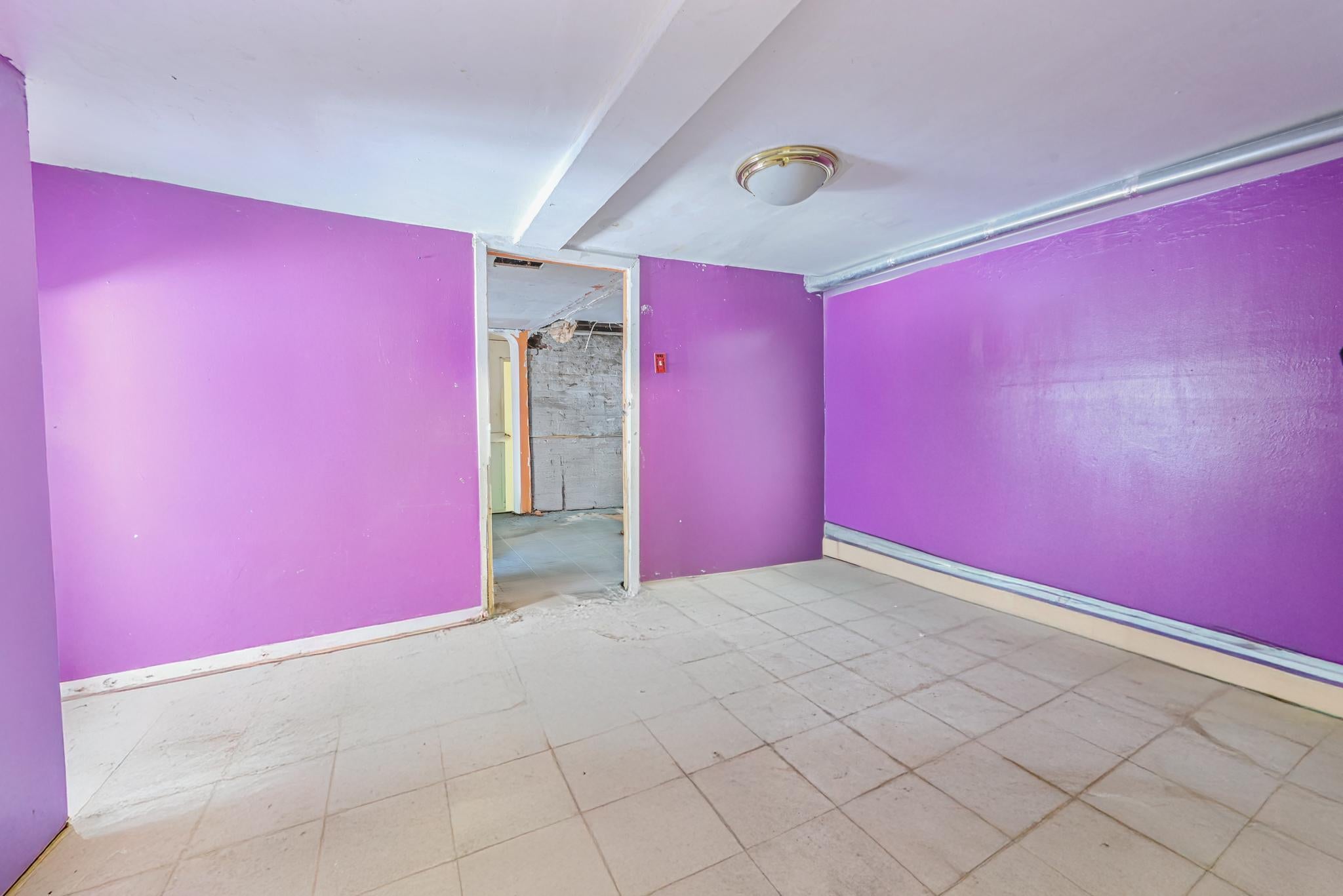 Astoria, New York, 11102, United States, 5 Bedrooms Bedrooms, ,2 BathroomsBathrooms,Residential,For Sale,1895172