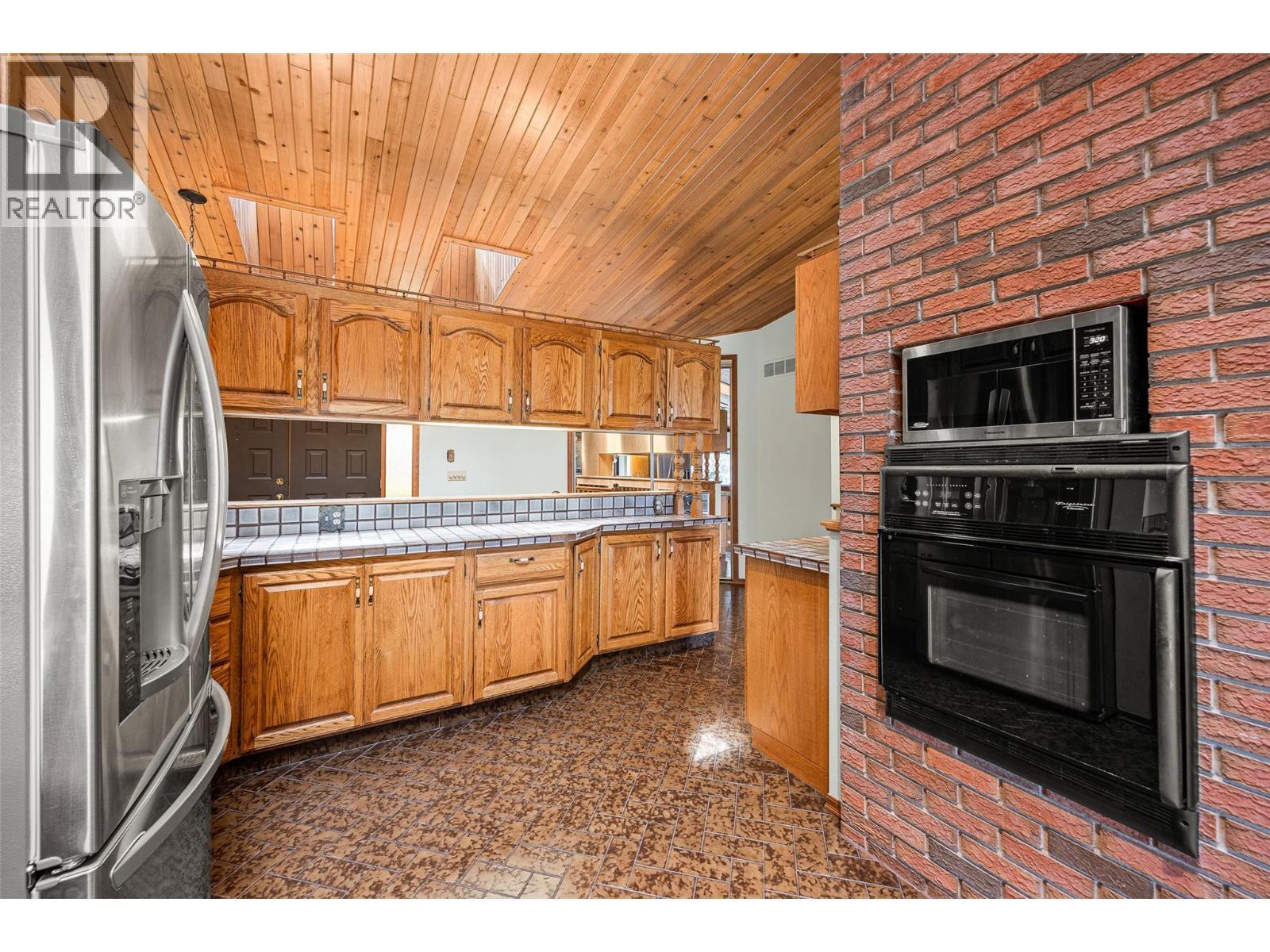 KELOWNA, British Columbia, V1V 1J5, CA, 2 Bedrooms Bedrooms, ,2 BathroomsBathrooms,Residential,For Sale,1948319