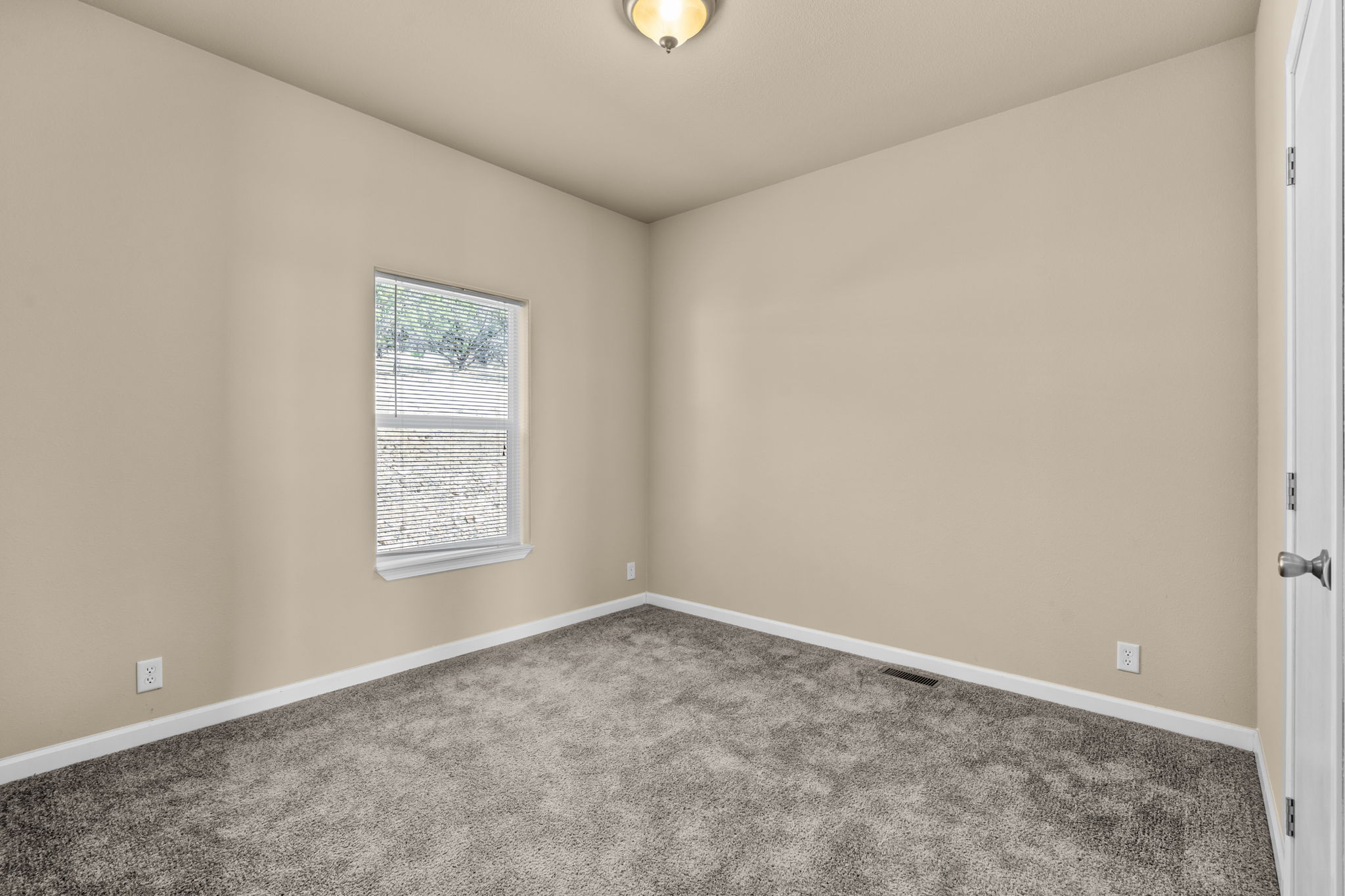 Prineville, Oregon, 97754, United States, 3 Bedrooms Bedrooms, ,2 BathroomsBathrooms,Residential,For Sale,1941697