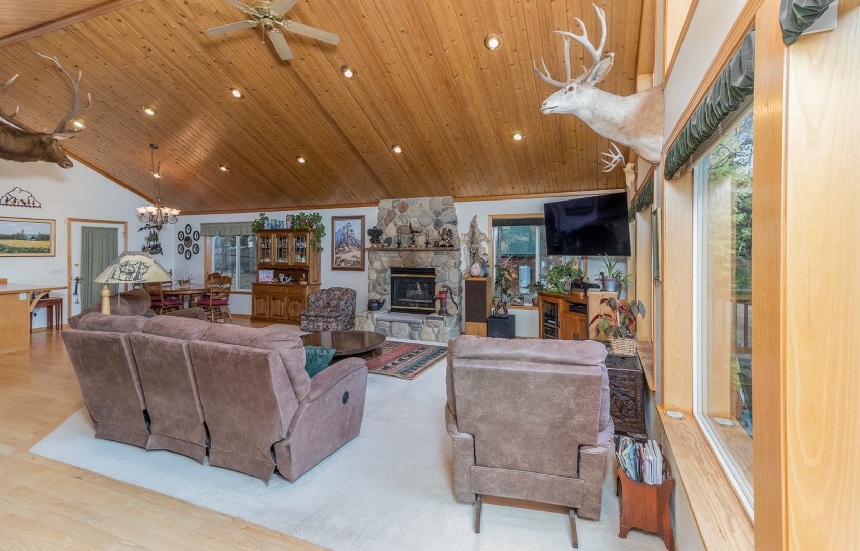 Moyie Springs, Idaho, 83845, United States, 4 Bedrooms Bedrooms, ,3 BathroomsBathrooms,Residential,For Sale,2033523