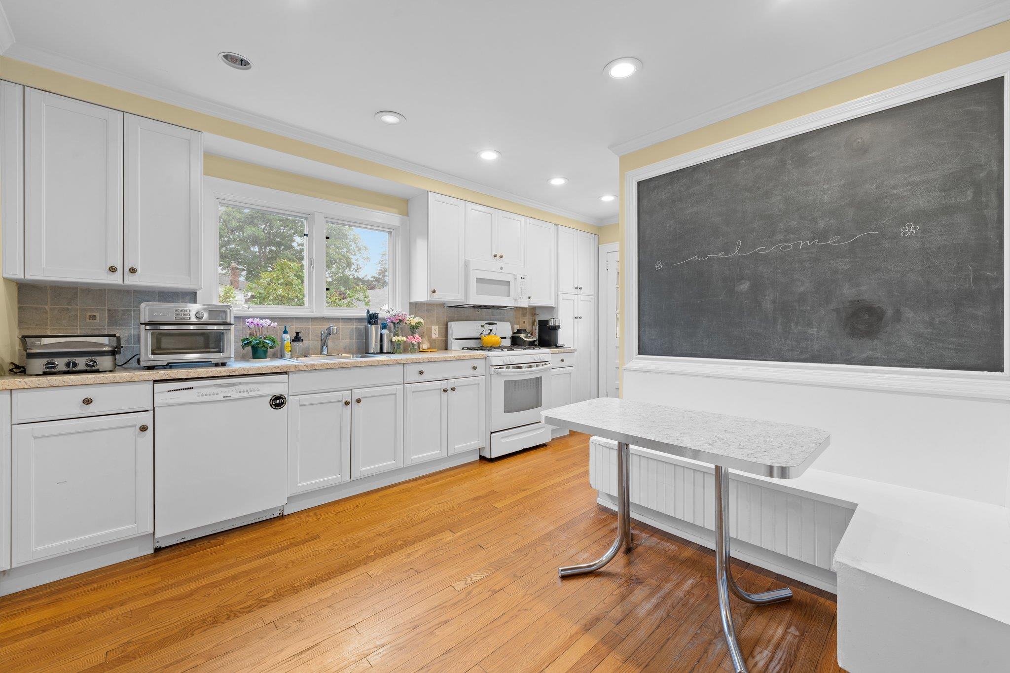 Rockville Centre, New York, 11570, United States, 4 Bedrooms Bedrooms, ,2 BathroomsBathrooms,Residential,For Sale,1928749
