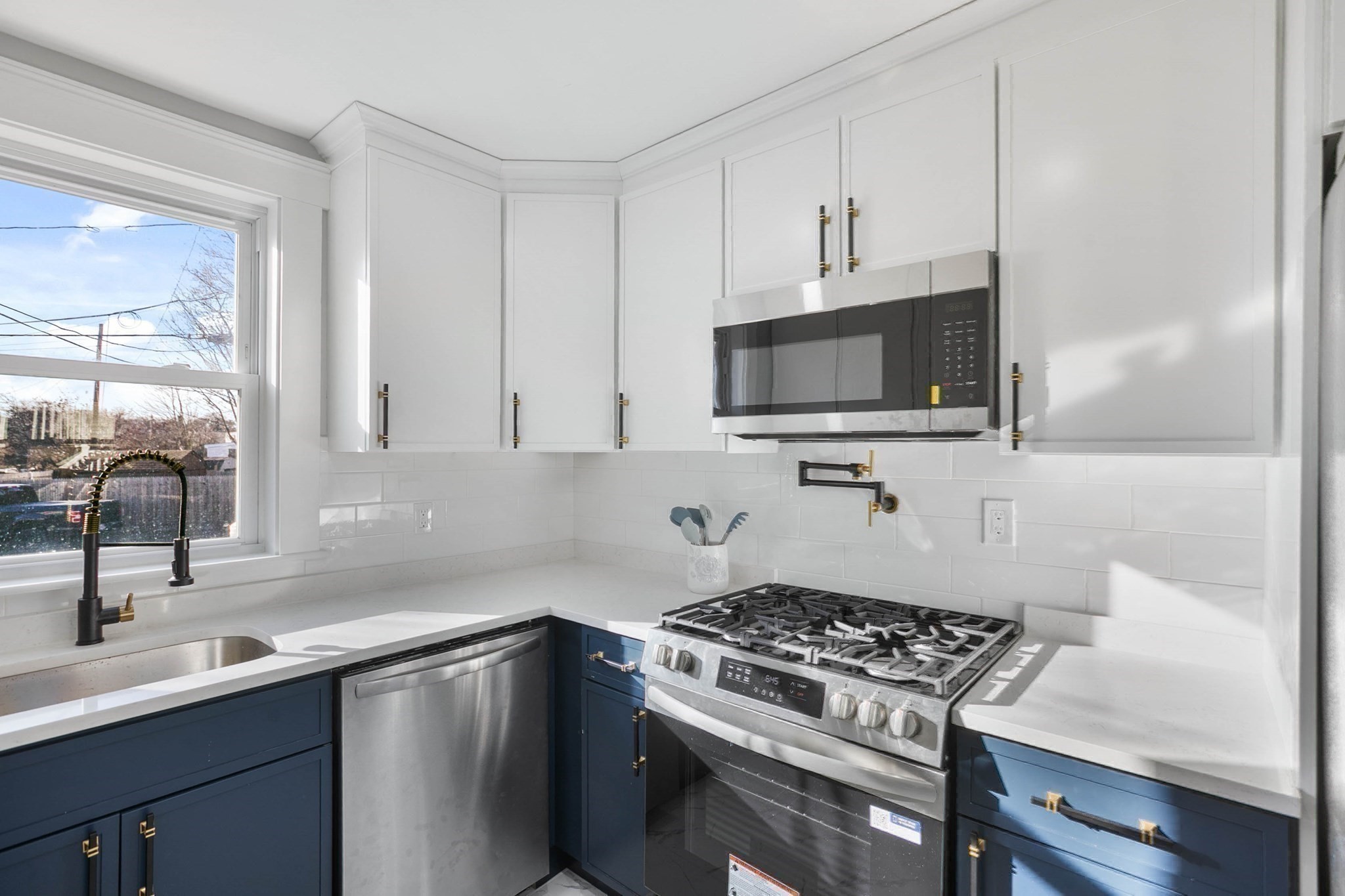 Lynn, Massachusetts, 01904, United States, 3 Bedrooms Bedrooms, ,2 BathroomsBathrooms,Residential,For Sale,2005585