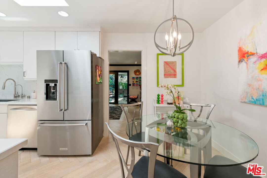 Los Angeles, California, 90049, United States, 4 Bedrooms Bedrooms, ,1 BathroomBathrooms,Residential,For Sale,1991602