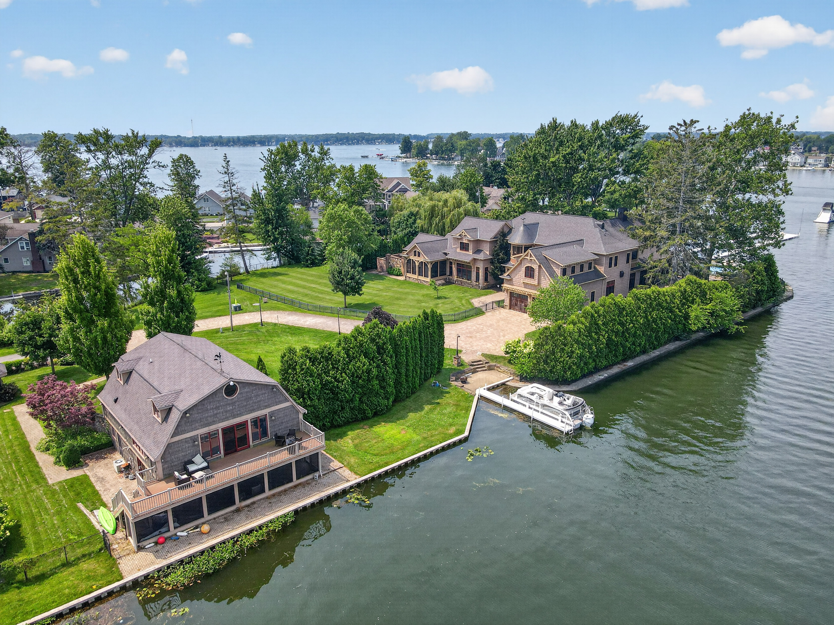  Multiple Residences on a 2.7 Acre Peninsula off Lake Wawasee - 物件實景