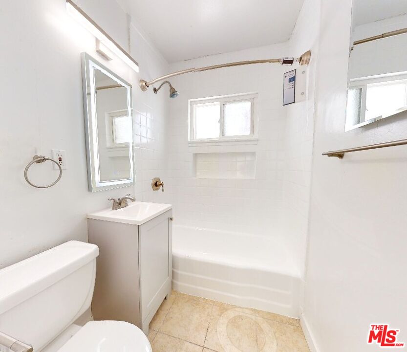 Los Angeles, California, 90066, United States, 4 Bedrooms Bedrooms, ,Residential,For Sale,1705092