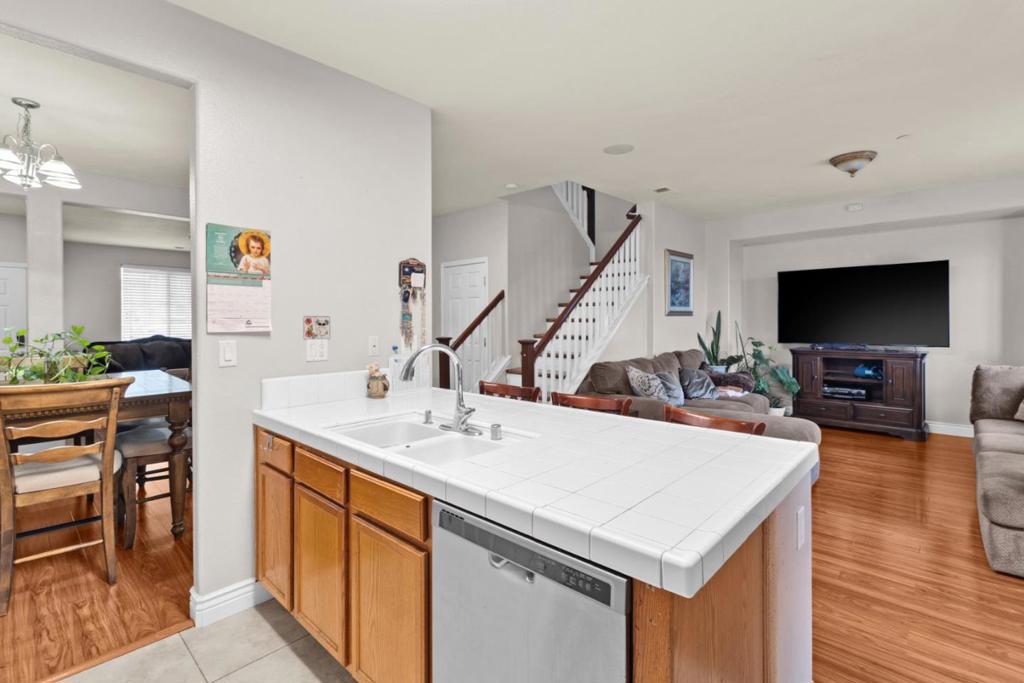 Greenfield, California, 93927, United States, 4 Bedrooms Bedrooms, ,3 BathroomsBathrooms,Residential,For Sale,1990832