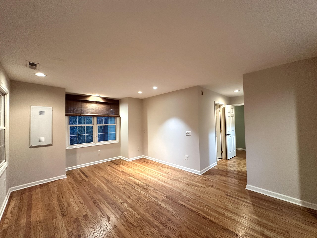 Bowling Green, Kentucky, 42103, United States, 4 Bedrooms Bedrooms, ,5 BathroomsBathrooms,Residential,For Sale,1991633