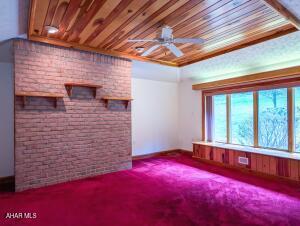 1tq5sqtifeit, Pennsylvania, 15534, United States, 3 Bedrooms Bedrooms, ,3 BathroomsBathrooms,Residential,For Sale,1947387