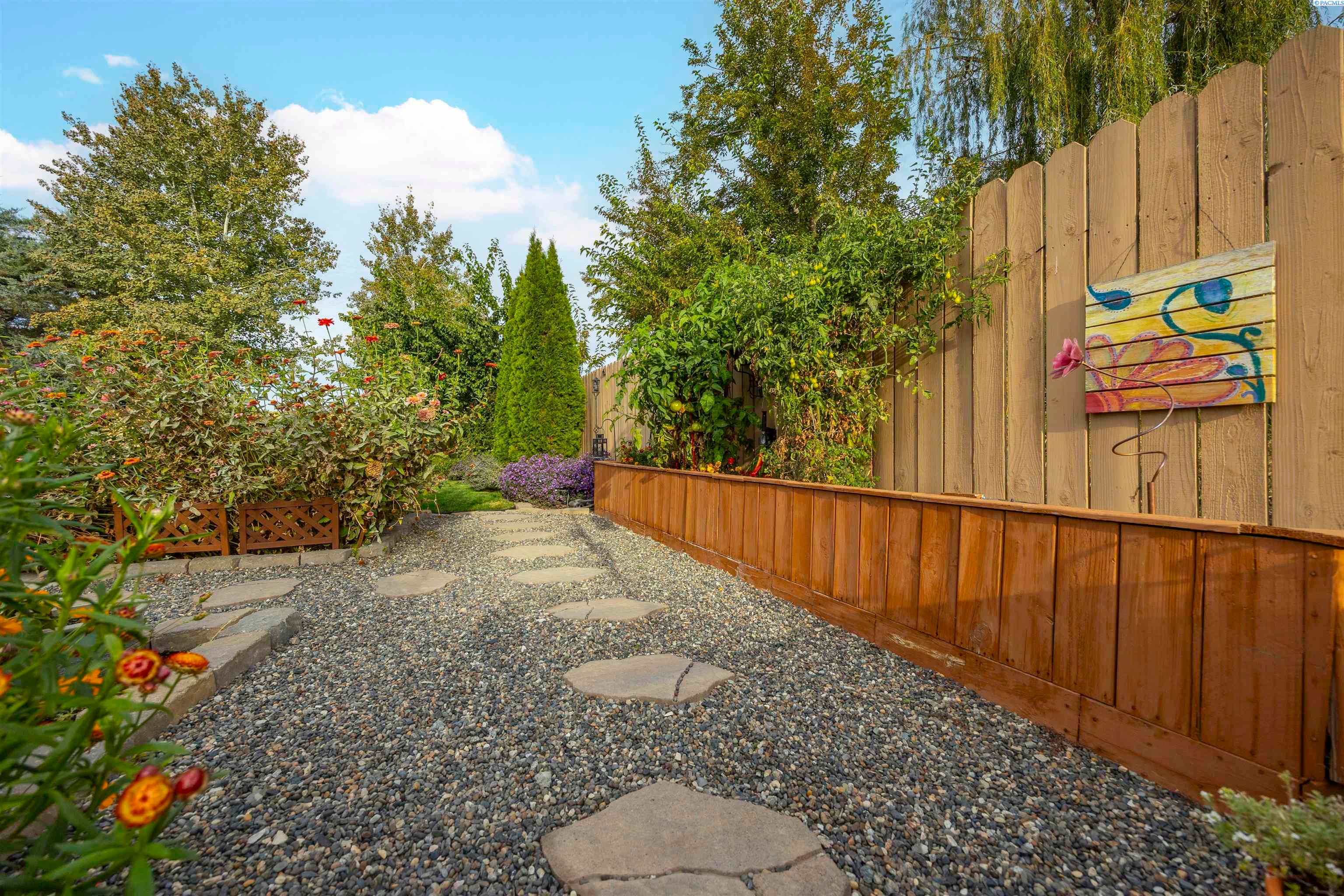 Pasco, Washington, 99301, United States, 3 Bedrooms Bedrooms, ,3 BathroomsBathrooms,Residential,For Sale,1981620