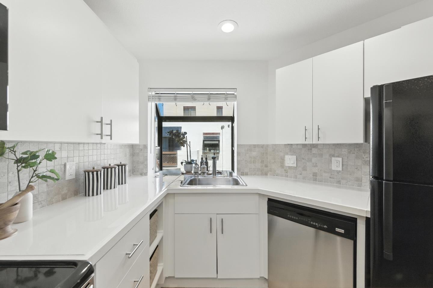 Redwood Shores, California, 94065, United States, 2 Bedrooms Bedrooms, ,2 BathroomsBathrooms,Residential,For Sale,1939930