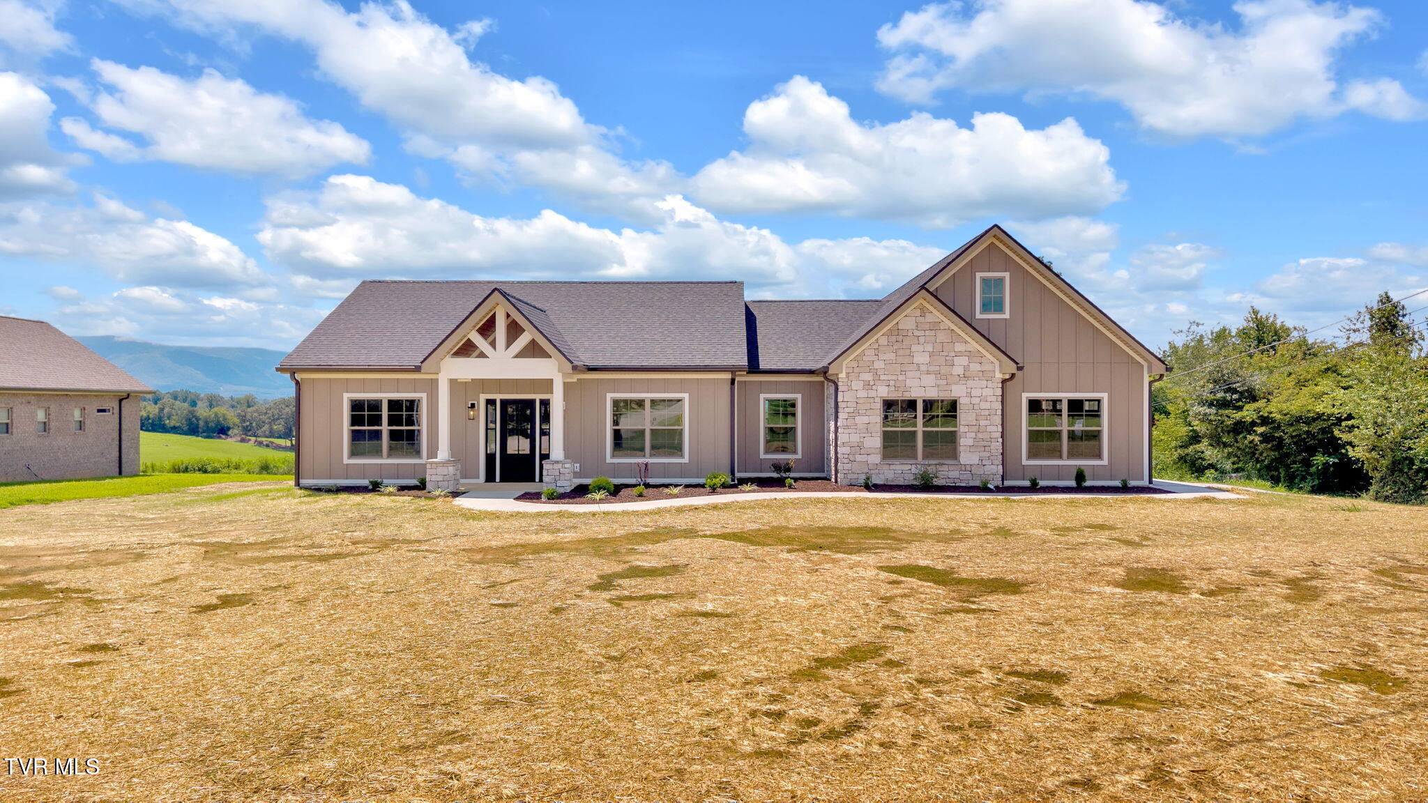Greeneville, Tennessee, 37745, United States, 3 Bedrooms Bedrooms, ,2 BathroomsBathrooms,Residential,For Sale,1923218
