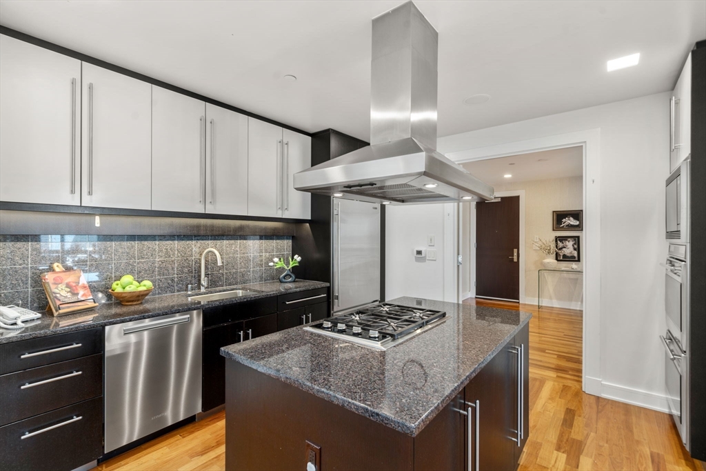Boston, Massachusetts, 02210, United States, 3 Bedrooms Bedrooms, ,4 BathroomsBathrooms,Residential,For Sale,1821296