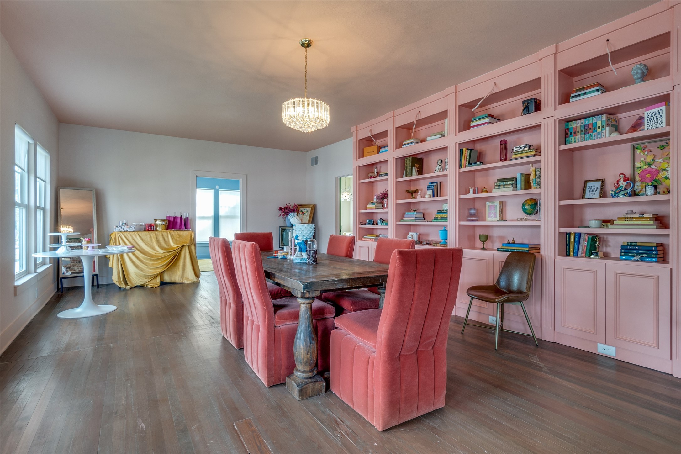 Dallas, Texas, 75208, United States, 4 Bedrooms Bedrooms, ,3 BathroomsBathrooms,Residential,For Sale,1752637