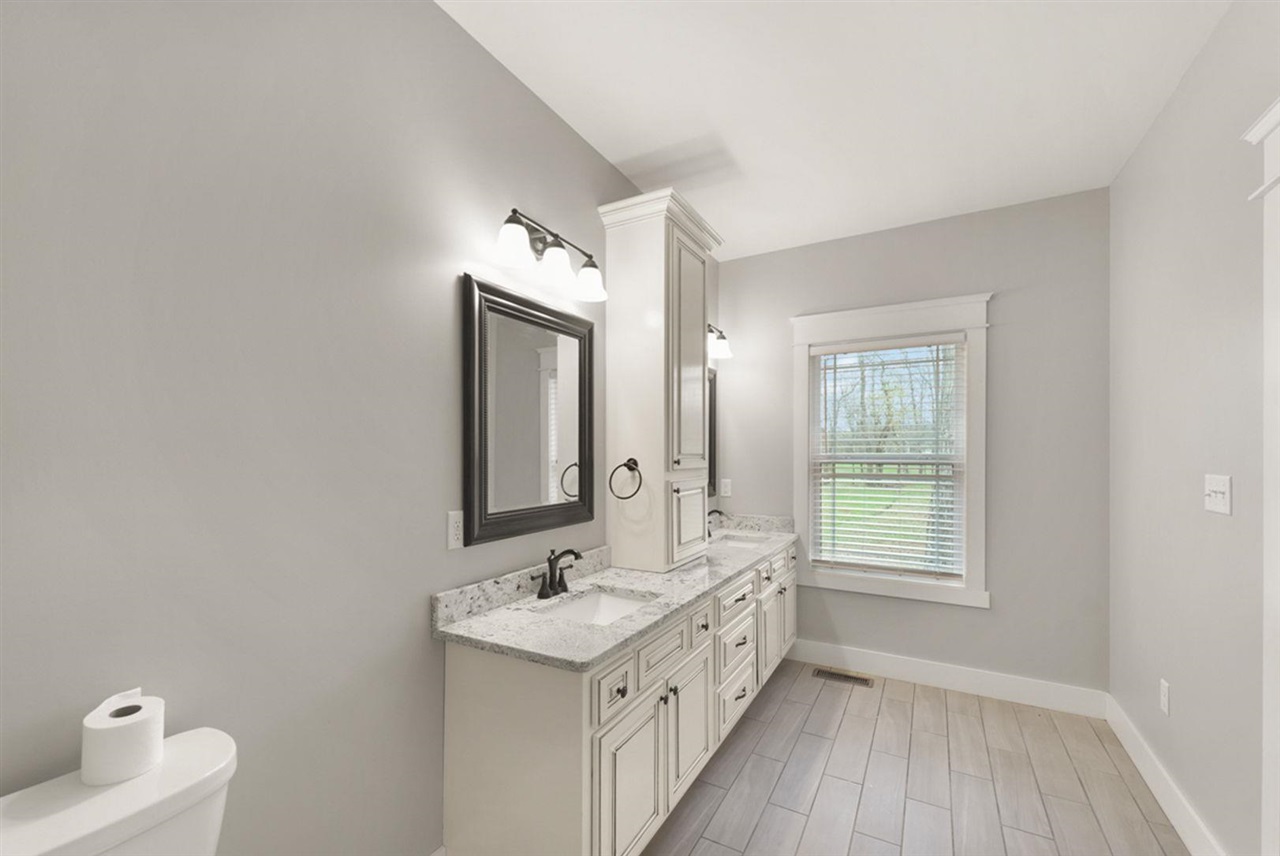Smiths Grove, Kentucky, 42171, United States, 4 Bedrooms Bedrooms, ,3 BathroomsBathrooms,Residential,For Sale,1901805