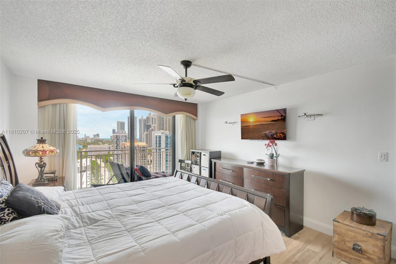 Sunny Isles Beach, Florida, 33160, United States, 2 Bedrooms Bedrooms, ,2 BathroomsBathrooms,Residential,For Sale,1837266
