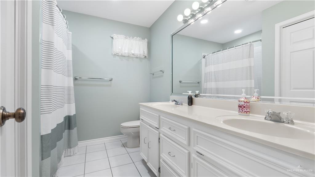 Edinburg, Texas, 78539, United States, 5 Bedrooms Bedrooms, ,5 BathroomsBathrooms,Residential,For Sale,2002025