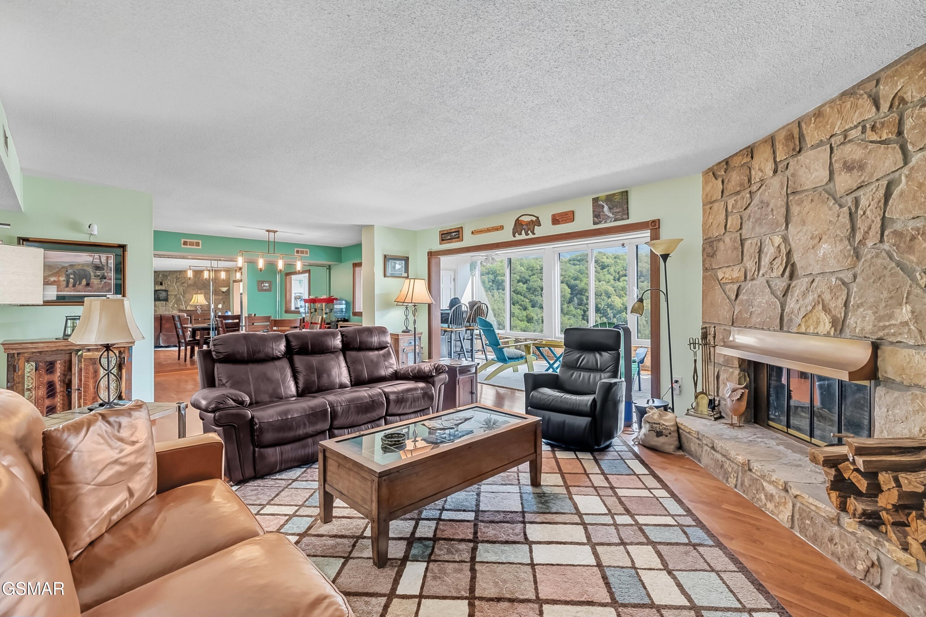 Gatlinburg, Tennessee, 37738, United States, 3 Bedrooms Bedrooms, ,2 BathroomsBathrooms,Residential,For Sale,1983450