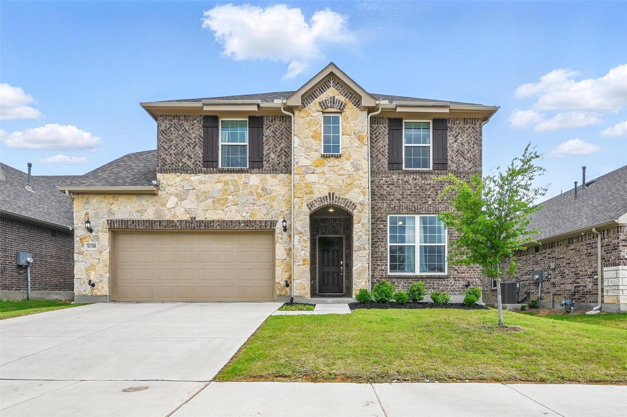 Fort Worth, Texas, 76052, United States, 4 Bedrooms Bedrooms, ,4 BathroomsBathrooms,Residential,For Sale,1980397