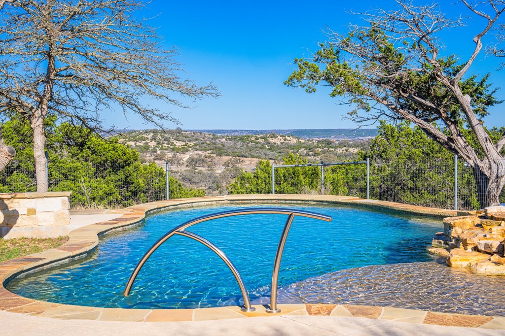Kerrville, Texas, 78028, United States, 4 Bedrooms Bedrooms, ,5 BathroomsBathrooms,Residential,For Sale,1740072