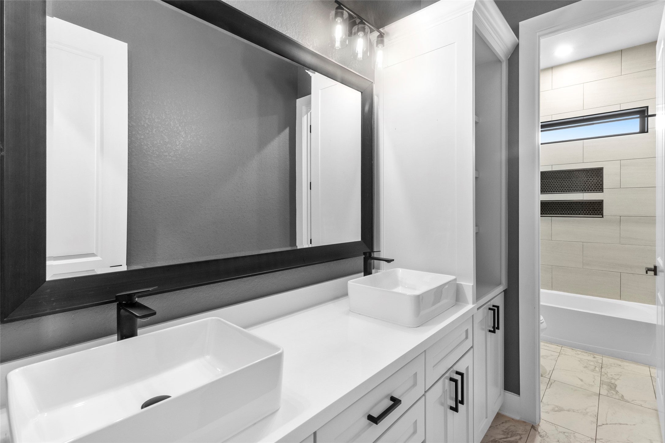 Angleton, Texas, 77515, United States, 4 Bedrooms Bedrooms, ,4 BathroomsBathrooms,Residential,For Sale,1992387